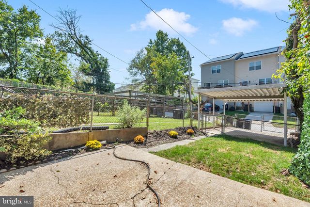 1527 MONTANA AVE NE, Washington, DC 20018
