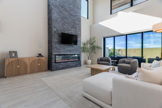 8805 Silver Oak Lane NE, Albuquerque, NM 87113