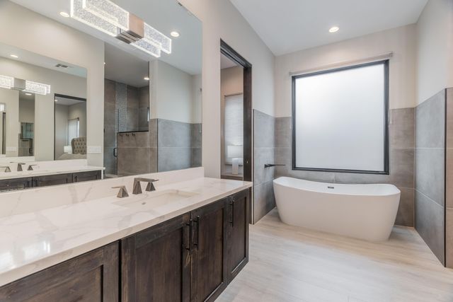 8805 Silver Oak Lane NE, Albuquerque, NM 87113