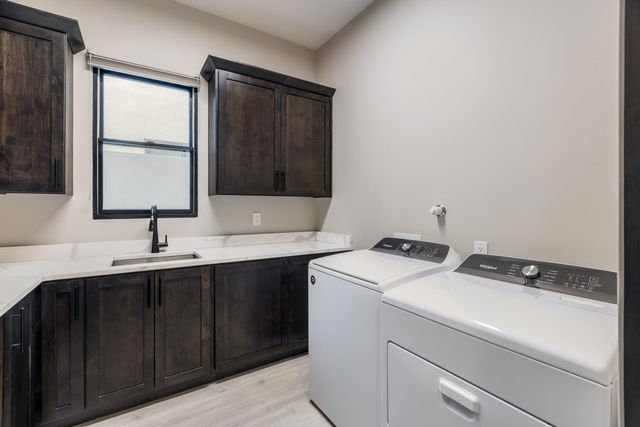 8805 Silver Oak Lane NE, Albuquerque, NM 87113