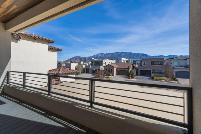 8805 Silver Oak Lane NE, Albuquerque, NM 87113