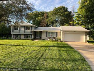 1483 HUNTLEY DR Huntley Drive, Grand Blanc Charter Township, MI 48439