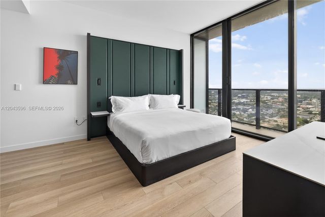 20 NE 11th 4702, Miami, FL 33132