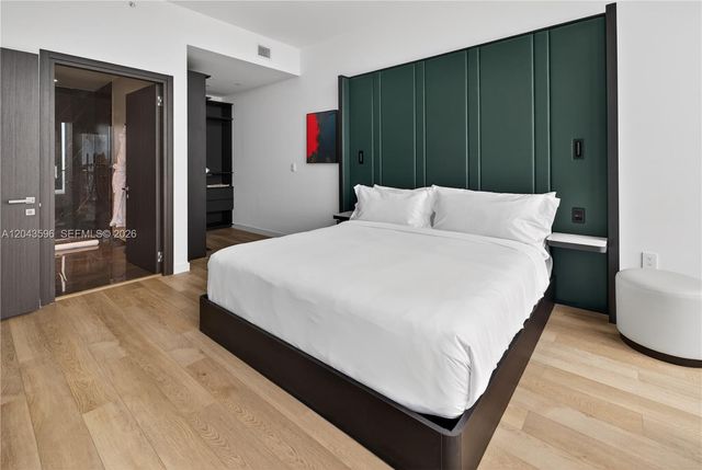 20 NE 11th 4702, Miami, FL 33132