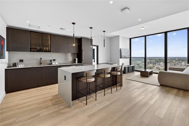 20 NE 11th 4702, Miami, FL 33132