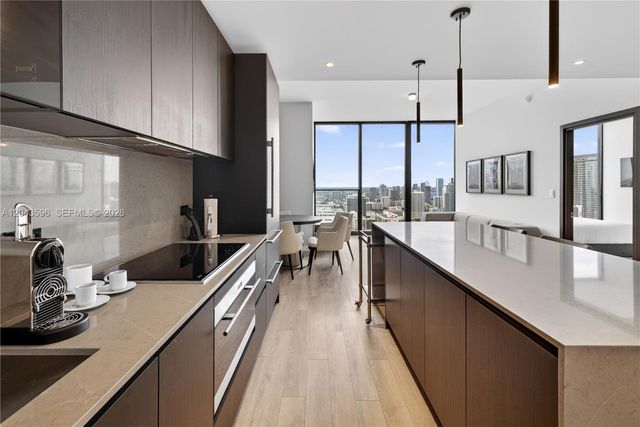20 NE 11th 4702, Miami, FL 33132