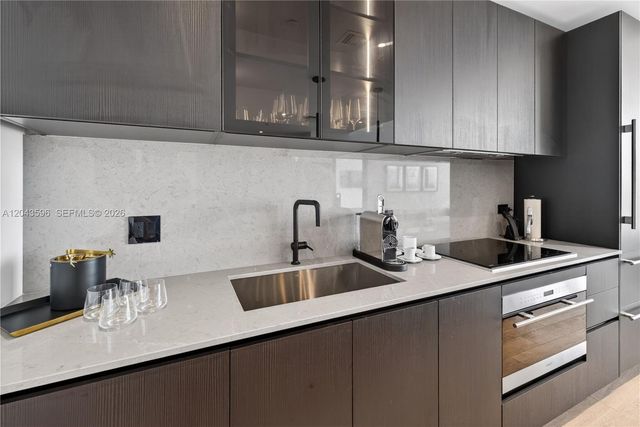 20 NE 11th 4702, Miami, FL 33132