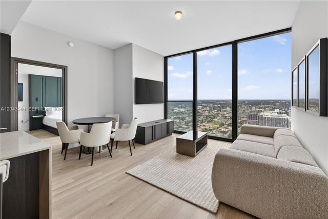20 NE 11th 4702, Miami, FL 33132