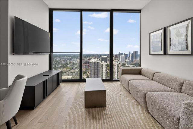 20 NE 11th 4702, Miami, FL 33132