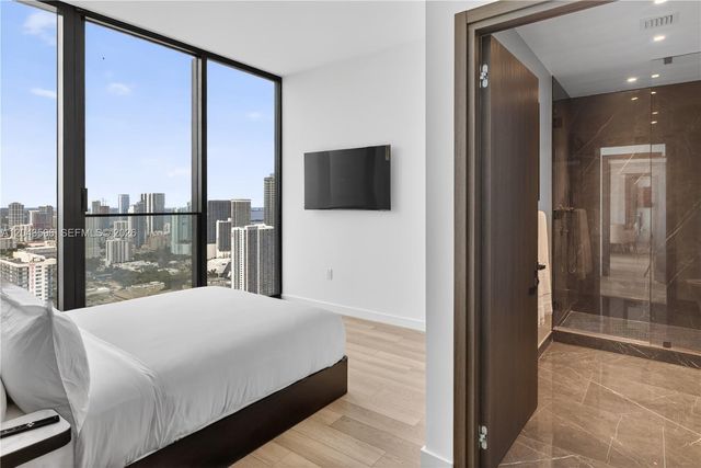 20 NE 11th 4702, Miami, FL 33132