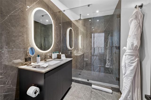 20 NE 11th 4702, Miami, FL 33132