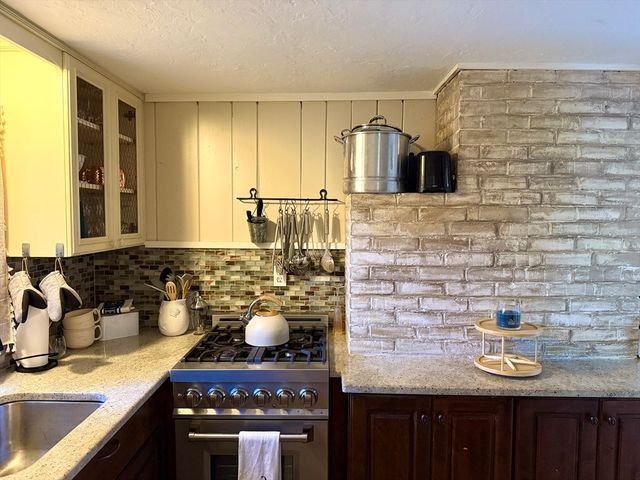 28 Swan Lake Rd, Yarmouth, MA 02673