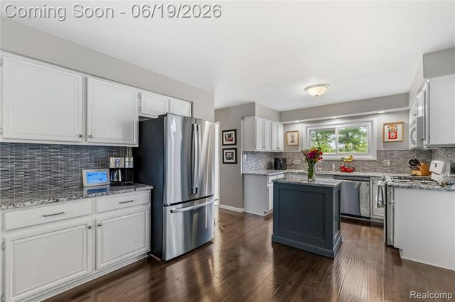 45209 Saltz Road, Canton, MI 48187