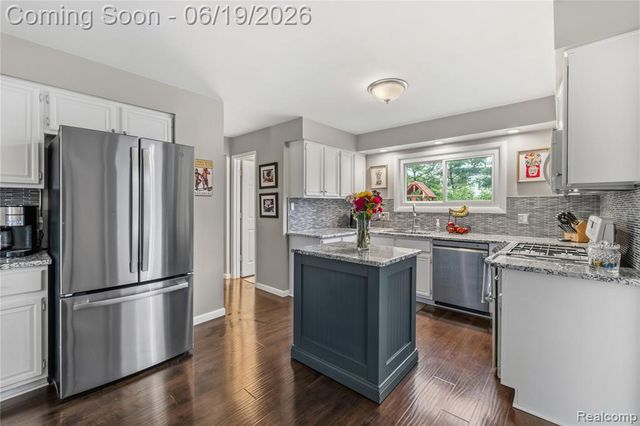 45209 Saltz Road, Canton, MI 48187