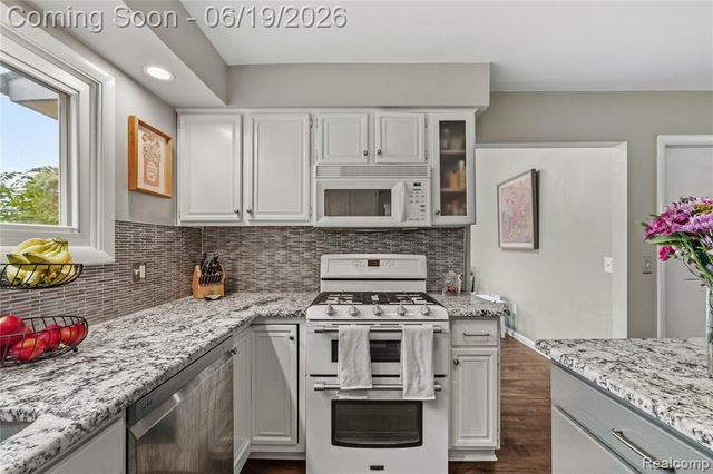 45209 Saltz Road, Canton, MI 48187