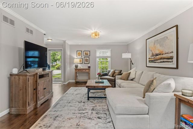 45209 Saltz Road, Canton, MI 48187