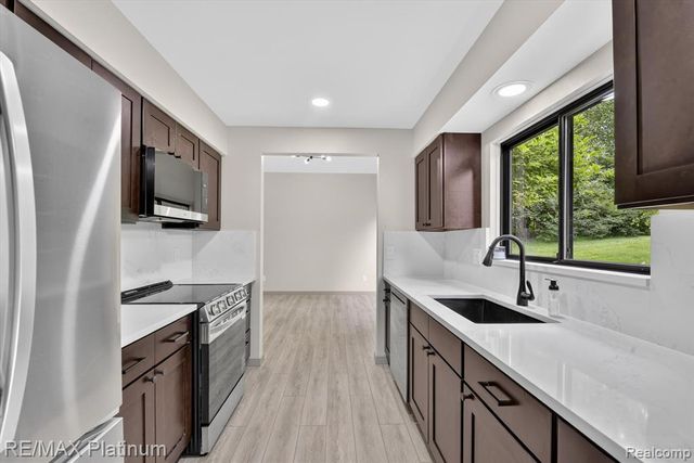 32 Haverhill Court, Ann Arbor, MI 48105