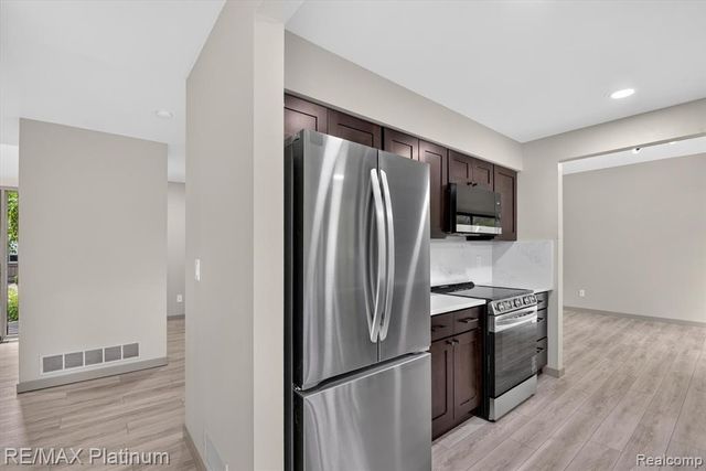 32 Haverhill Court, Ann Arbor, MI 48105