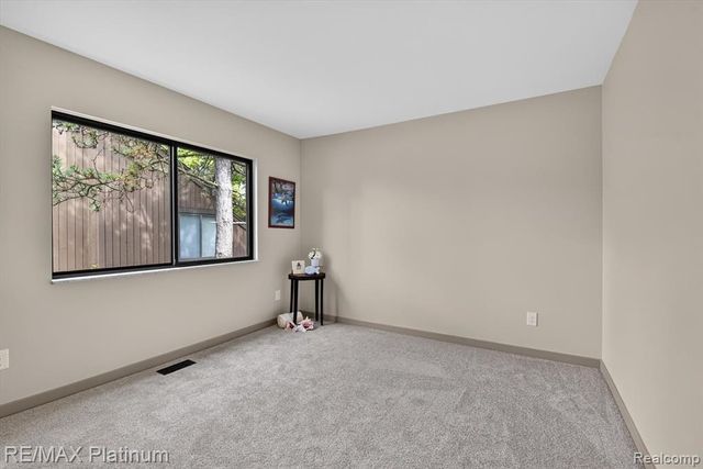 32 Haverhill Court, Ann Arbor, MI 48105