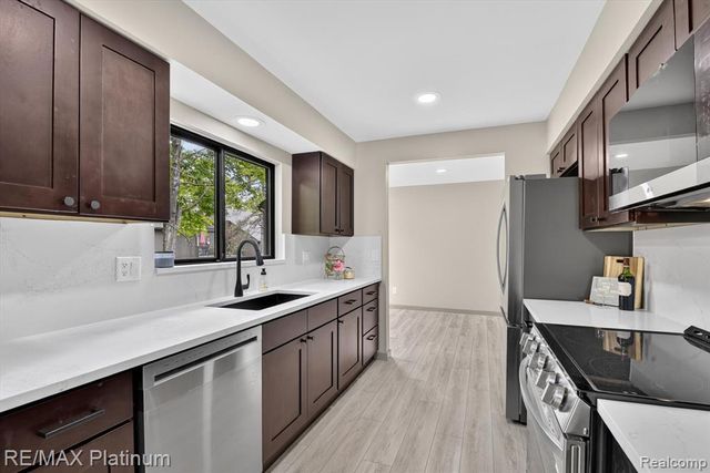 32 Haverhill Court, Ann Arbor, MI 48105