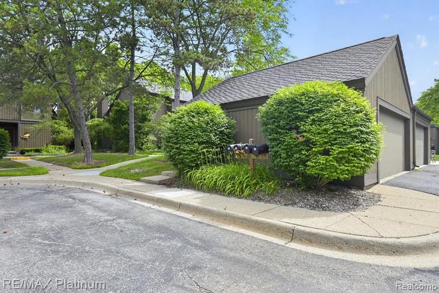 32 Haverhill Court, Ann Arbor, MI 48105