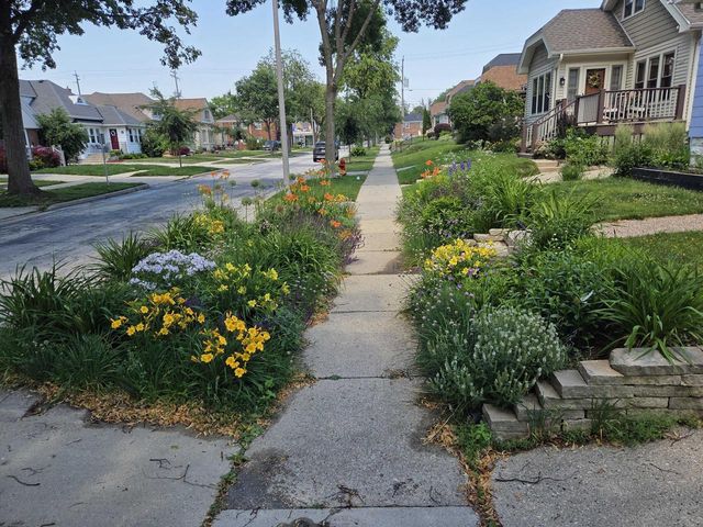 2634 N 71st STREET, Wauwatosa, WI 53213