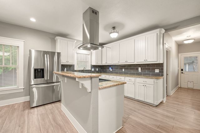 800 N Clements Street, Gainesville, TX 76240