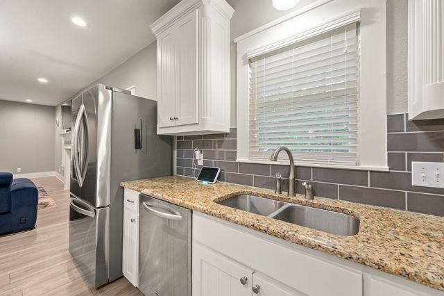800 N Clements Street, Gainesville, TX 76240