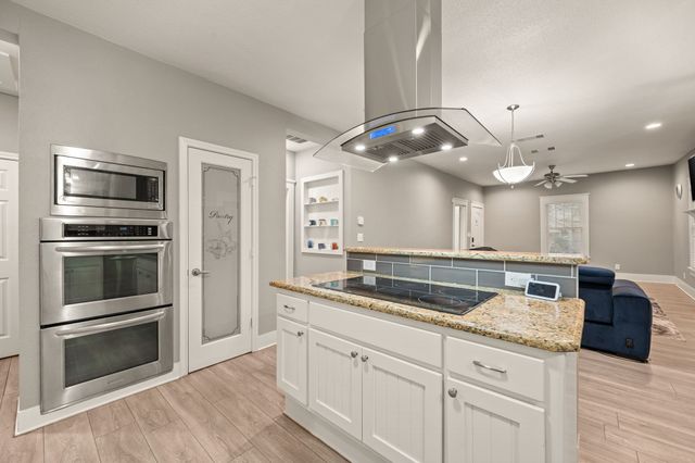 800 N Clements Street, Gainesville, TX 76240