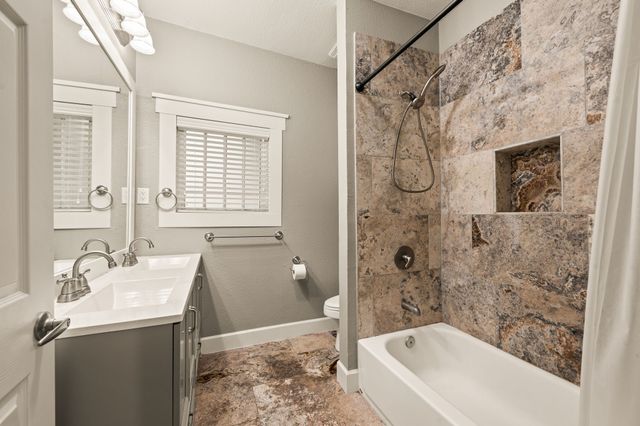 800 N Clements Street, Gainesville, TX 76240