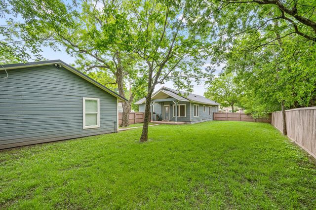 800 N Clements Street, Gainesville, TX 76240