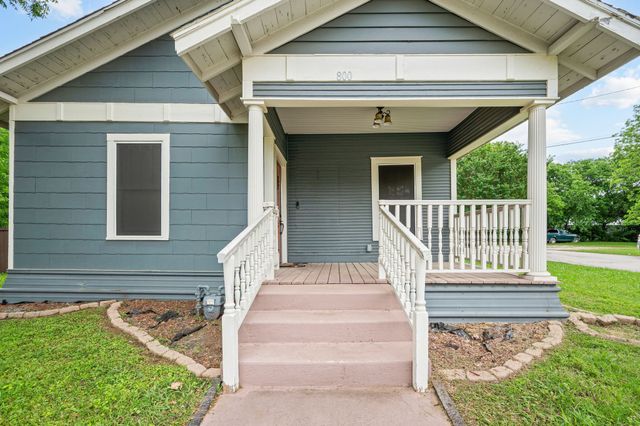 800 N Clements Street, Gainesville, TX 76240