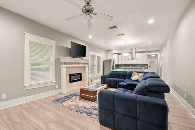 800 N Clements Street, Gainesville, TX 76240
