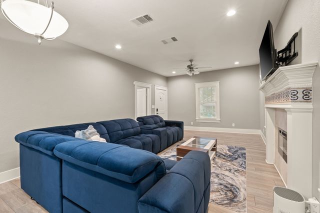 800 N Clements Street, Gainesville, TX 76240