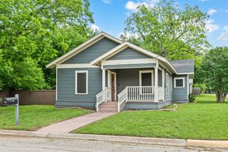 800 N Clements Street, Gainesville, TX 76240