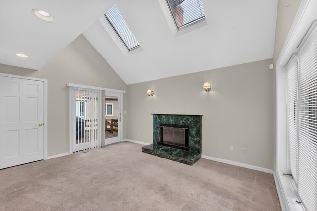 10 Copperwood Dr 10, Stoughton, MA 02072