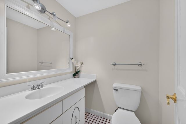 10 Copperwood Dr 10, Stoughton, MA 02072