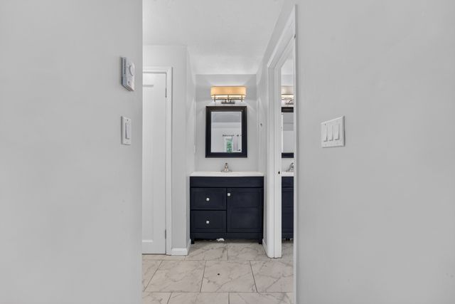 10 Copperwood Dr 10, Stoughton, MA 02072