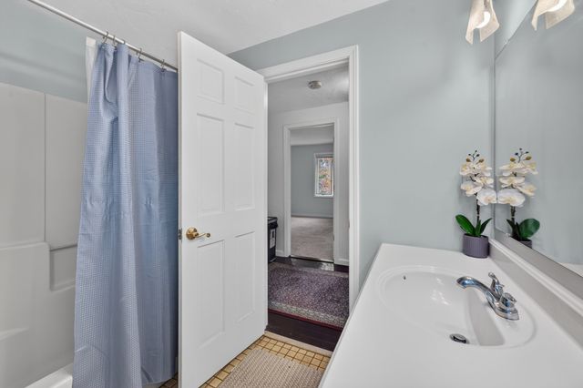 10 Copperwood Dr 10, Stoughton, MA 02072