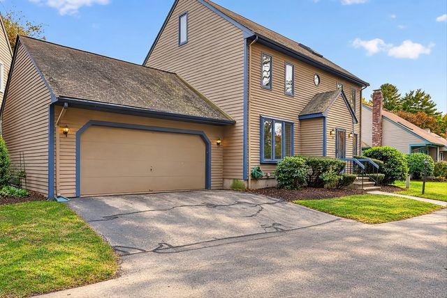 10 Copperwood Dr 10, Stoughton, MA 02072