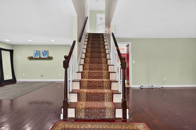 10 Copperwood Dr 10, Stoughton, MA 02072