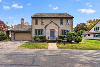 10 Copperwood Dr 10, Stoughton, MA 02072
