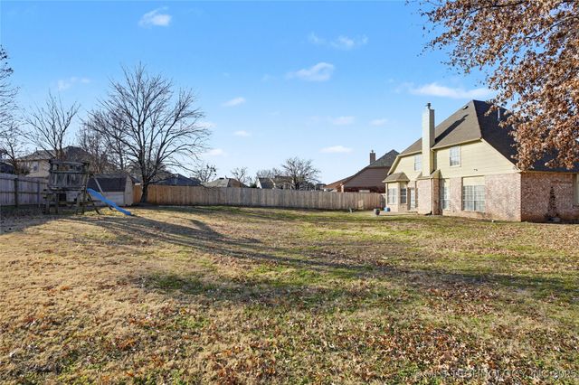 1016 S Willow Avenue, Broken Arrow, OK 74012