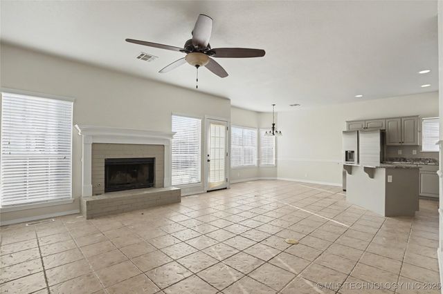 1016 S Willow Avenue, Broken Arrow, OK 74012