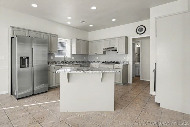 1016 S Willow Avenue, Broken Arrow, OK 74012