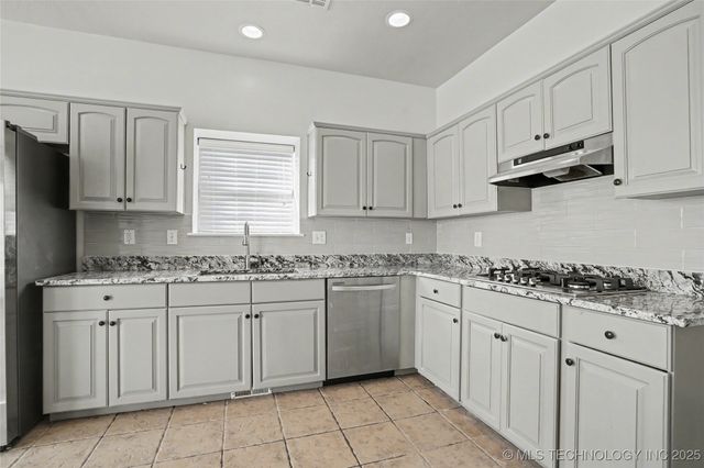 1016 S Willow Avenue, Broken Arrow, OK 74012