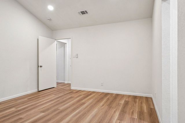 3529 Kelvin Avenue, Fort Worth, TX 76133