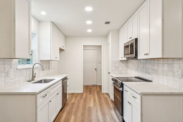 3529 Kelvin Avenue, Fort Worth, TX 76133