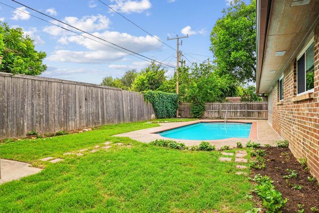 3529 Kelvin Avenue, Fort Worth, TX 76133
