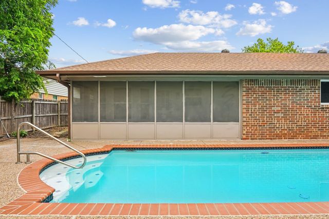 3529 Kelvin Avenue, Fort Worth, TX 76133